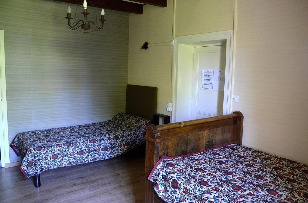 Bed and Breakfast Le Vieux Noyer Saint-Maurice-de-Tavernole Habitación foto